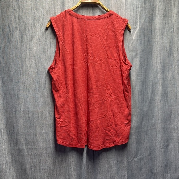 Tahari Red Sleeveless Top size large NWT - Picture 6 of 7